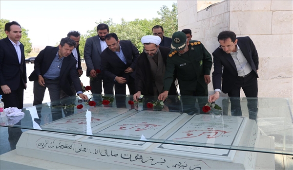 سرپرست و هیئت رئیسه دانشگاه بناب از مقام شهدای گمنام با غبارروبی و عطرافشانی کردند؛