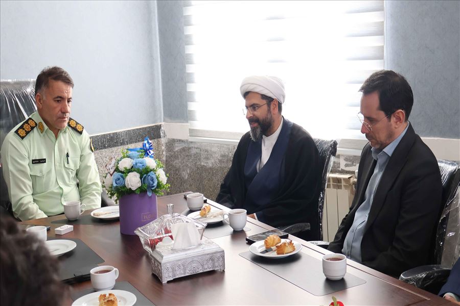 دیدار هیئت رئیسه دانشگاه بناب با فرماندهی انتظامی شهرستان بناب به مناسبت هفته نیروی انتظامی